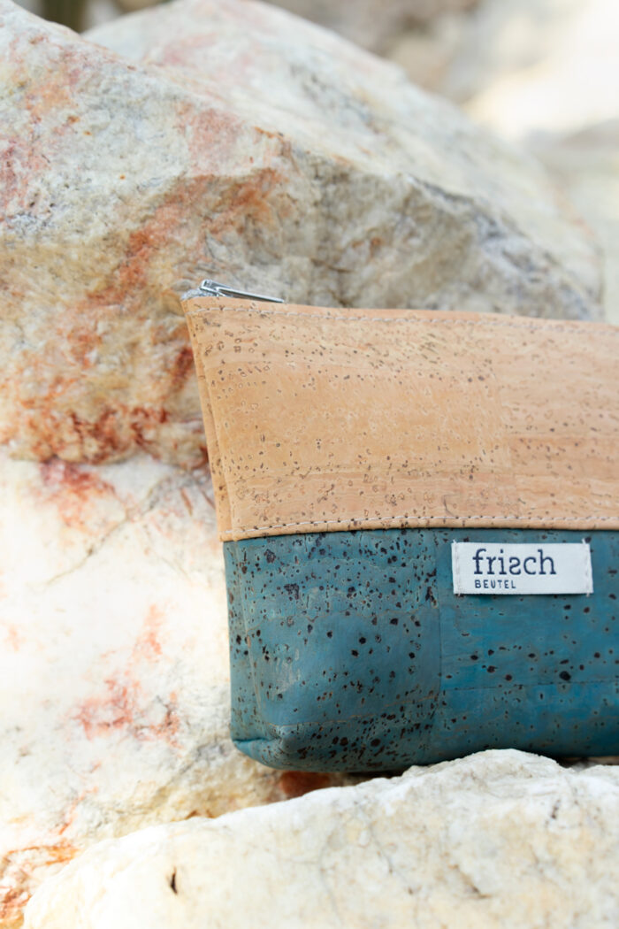Korktäschchen von frisch Beutel in Türkis und natur auf Naturscheinen